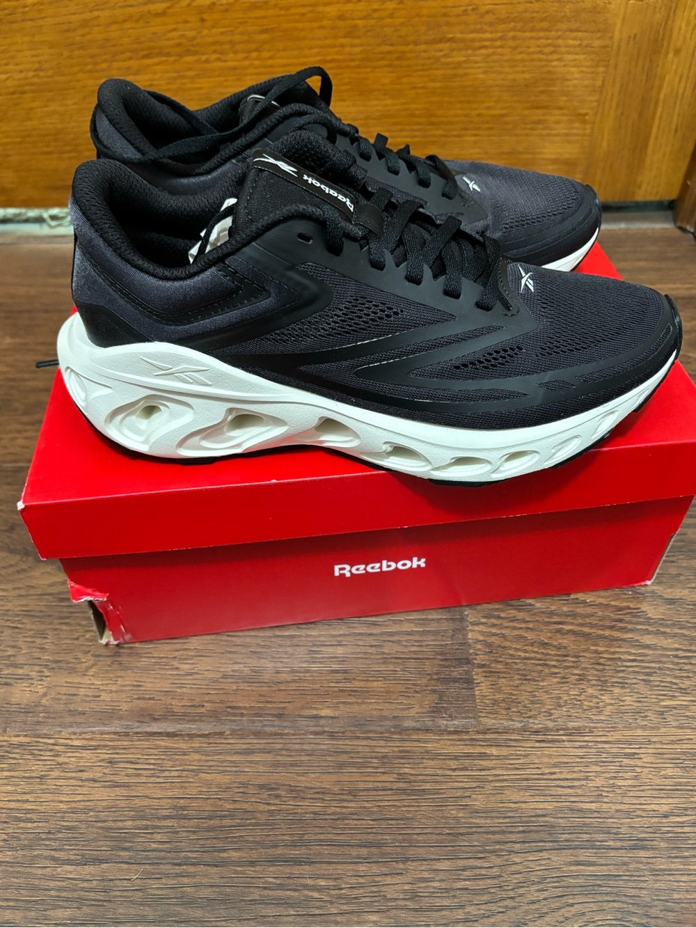 Reebok Fuel Flex Run Women's Running Shoes - Black/White Size 8. NIB - Picture 5 of 9